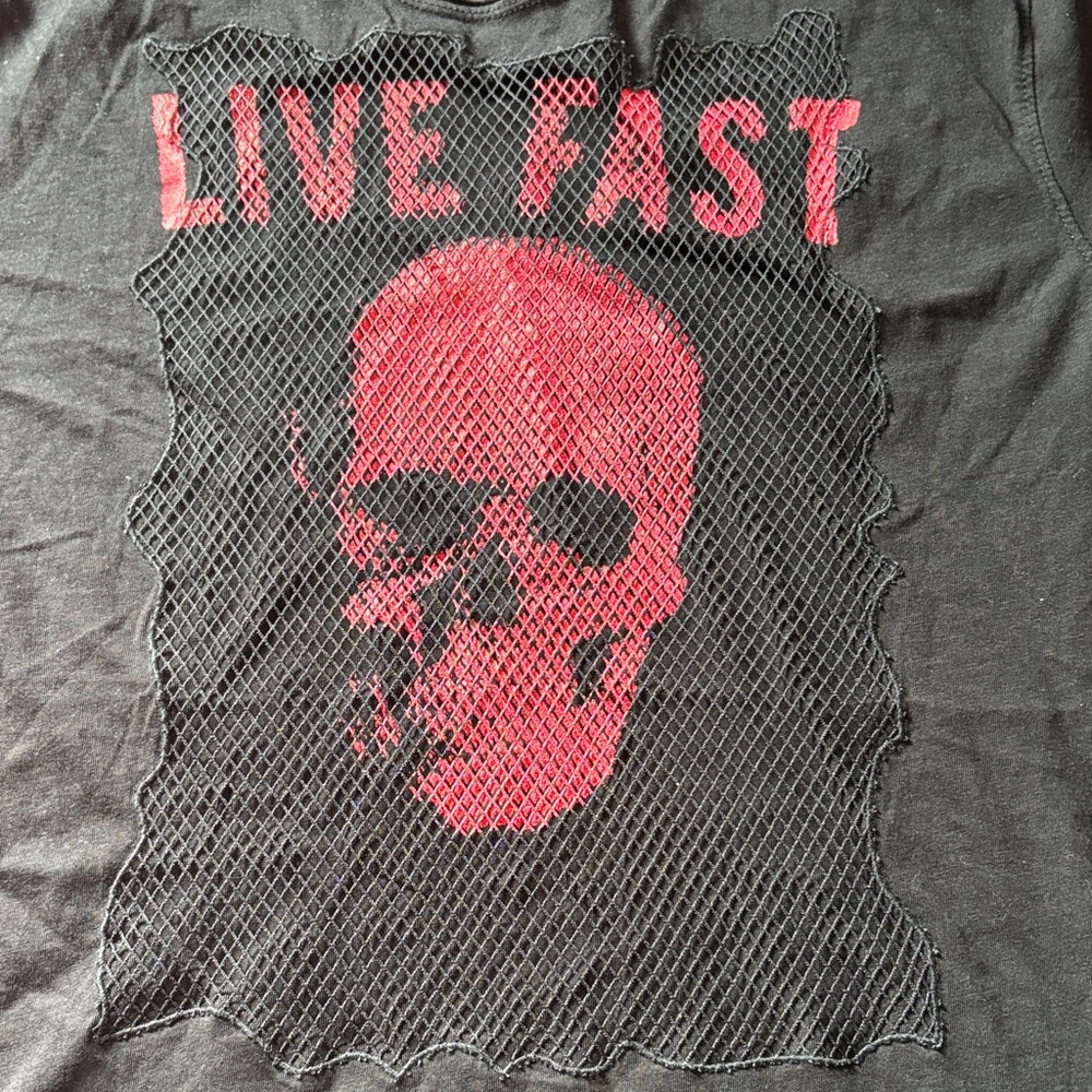 John Varvatos Grunge Y2K Goth Tee with Red Skull - Picture 2 of 4